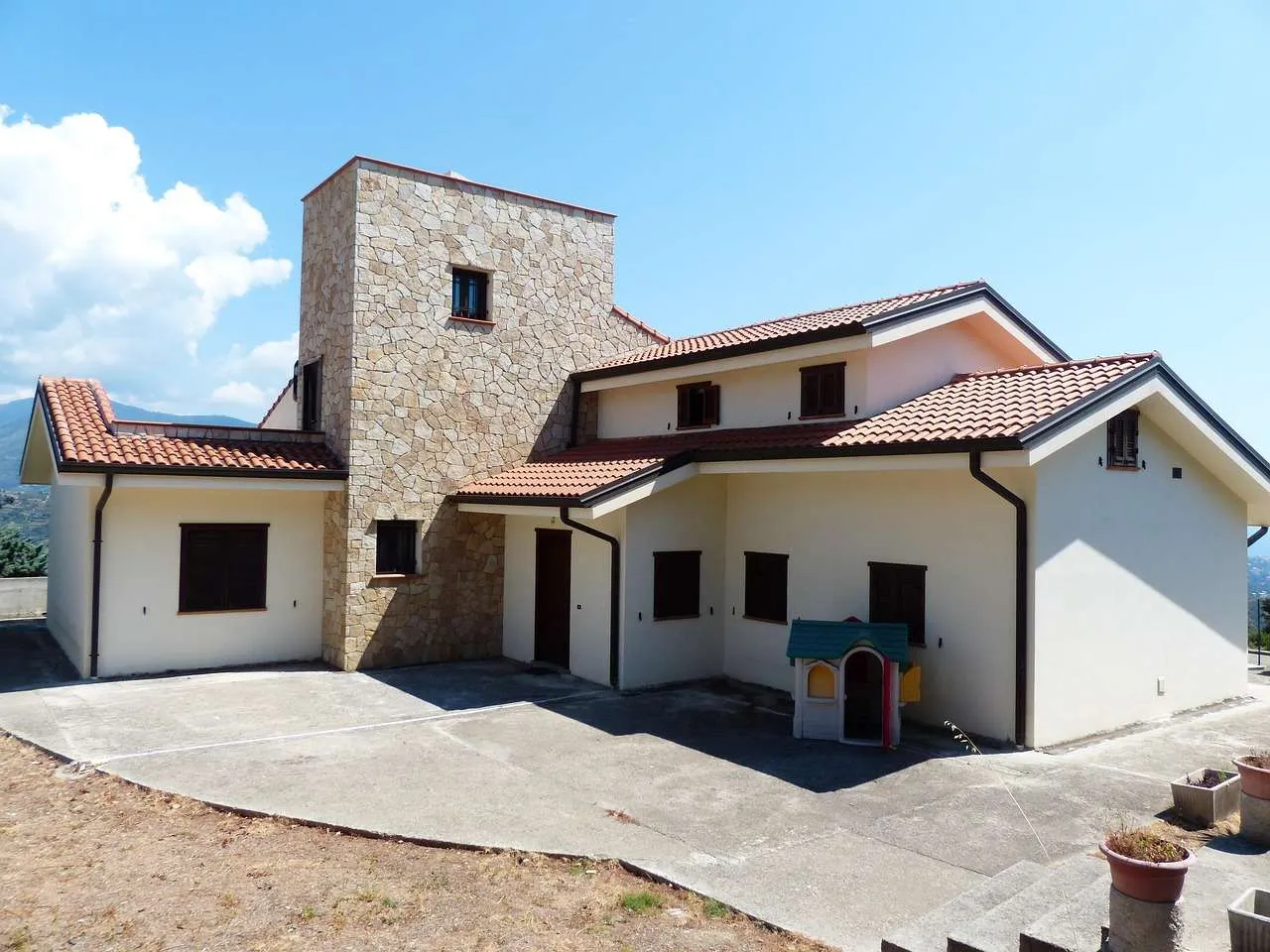 Roofing and Roof Repairs: Expert Tips for Lasting Protection